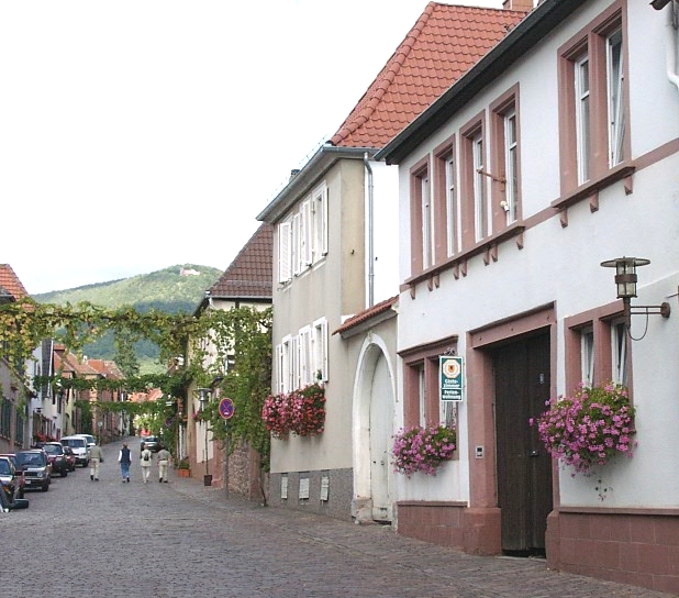 Hausansicht mit Theresienstraße